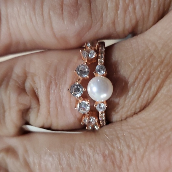 Jewelry - STERLING ROSE GOLD PEARL RING WITH CRYSTALS SZ6